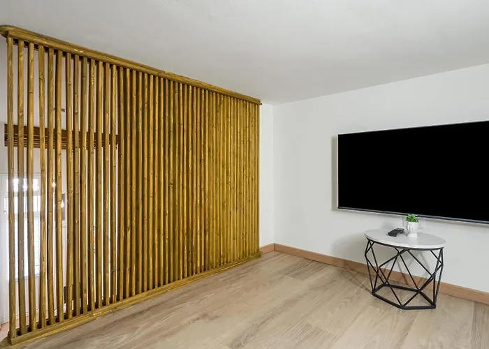 Guesthost - Ca' Granda M5 & Bicocca Apartament *